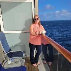 Meet your Posher, Debbie